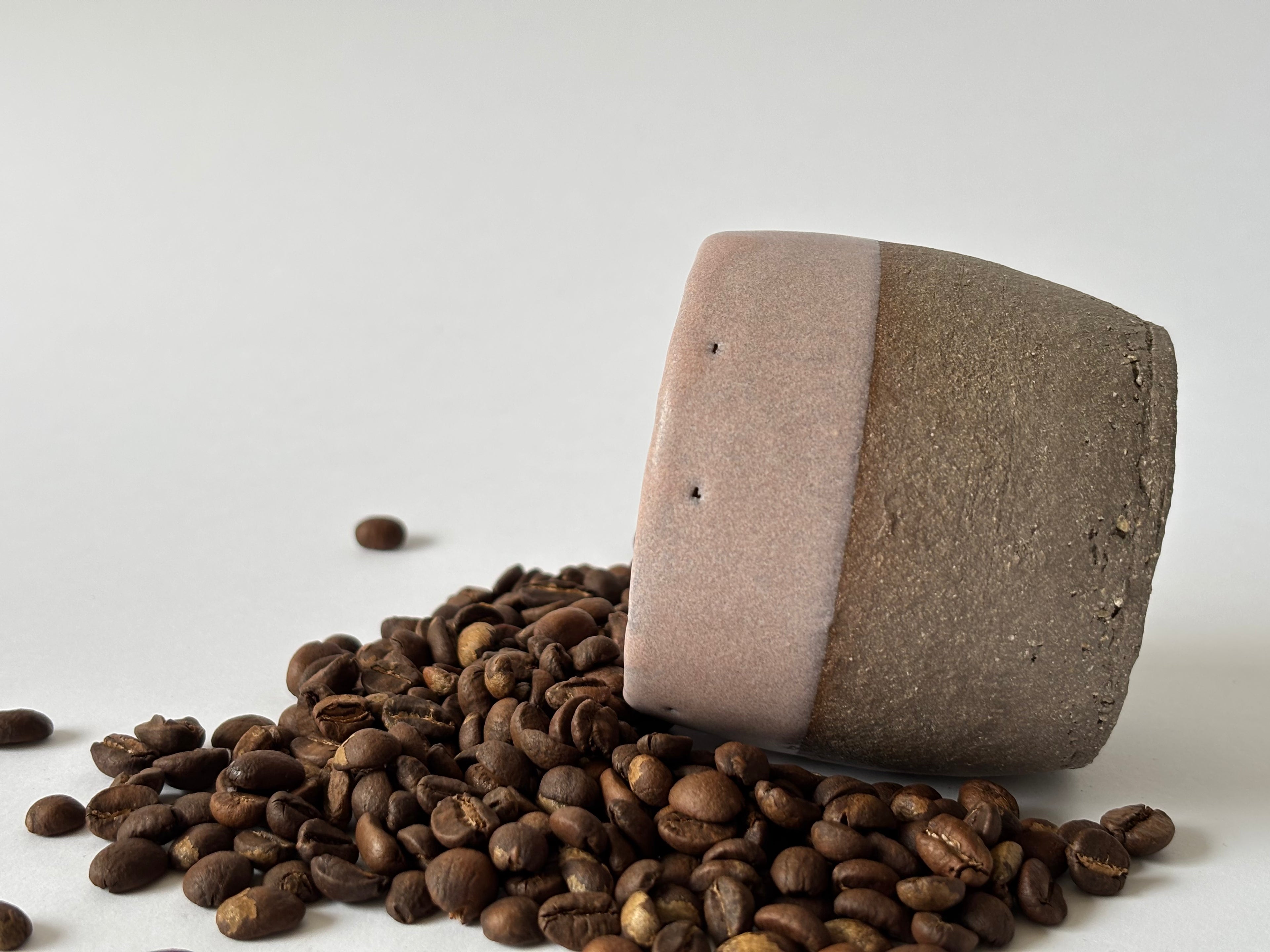 Rinkinys: pilkas espresso puodelis ir Brazil kava
