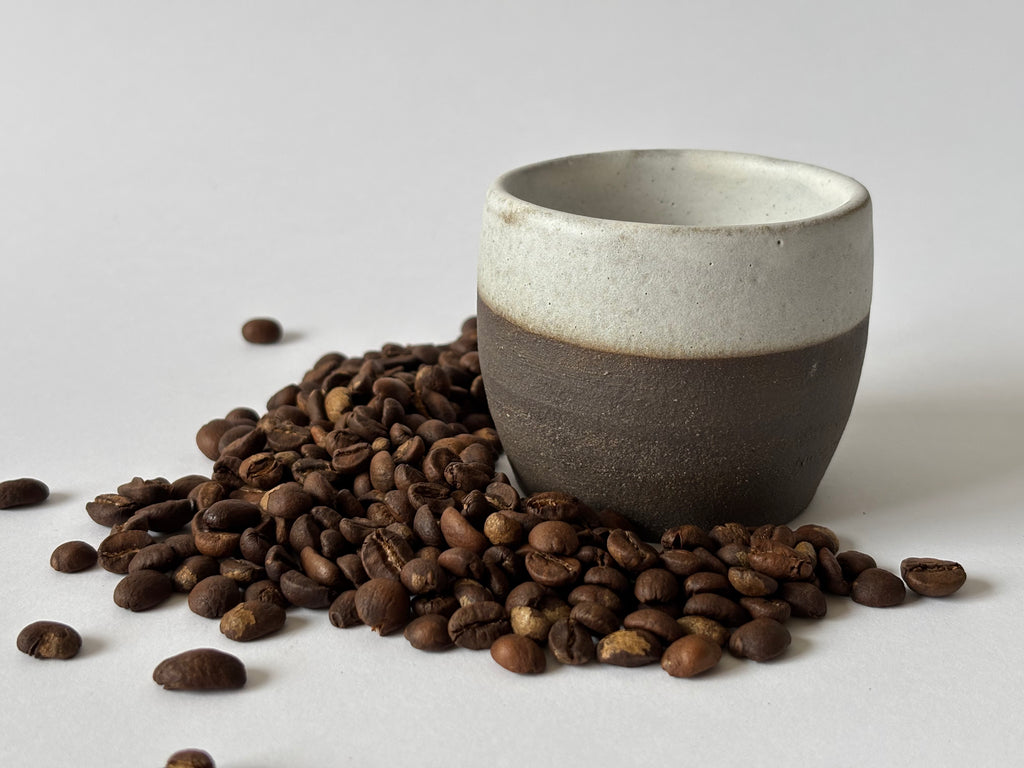 Rinkinys: rudas espresso puodelis ir Brazil kava