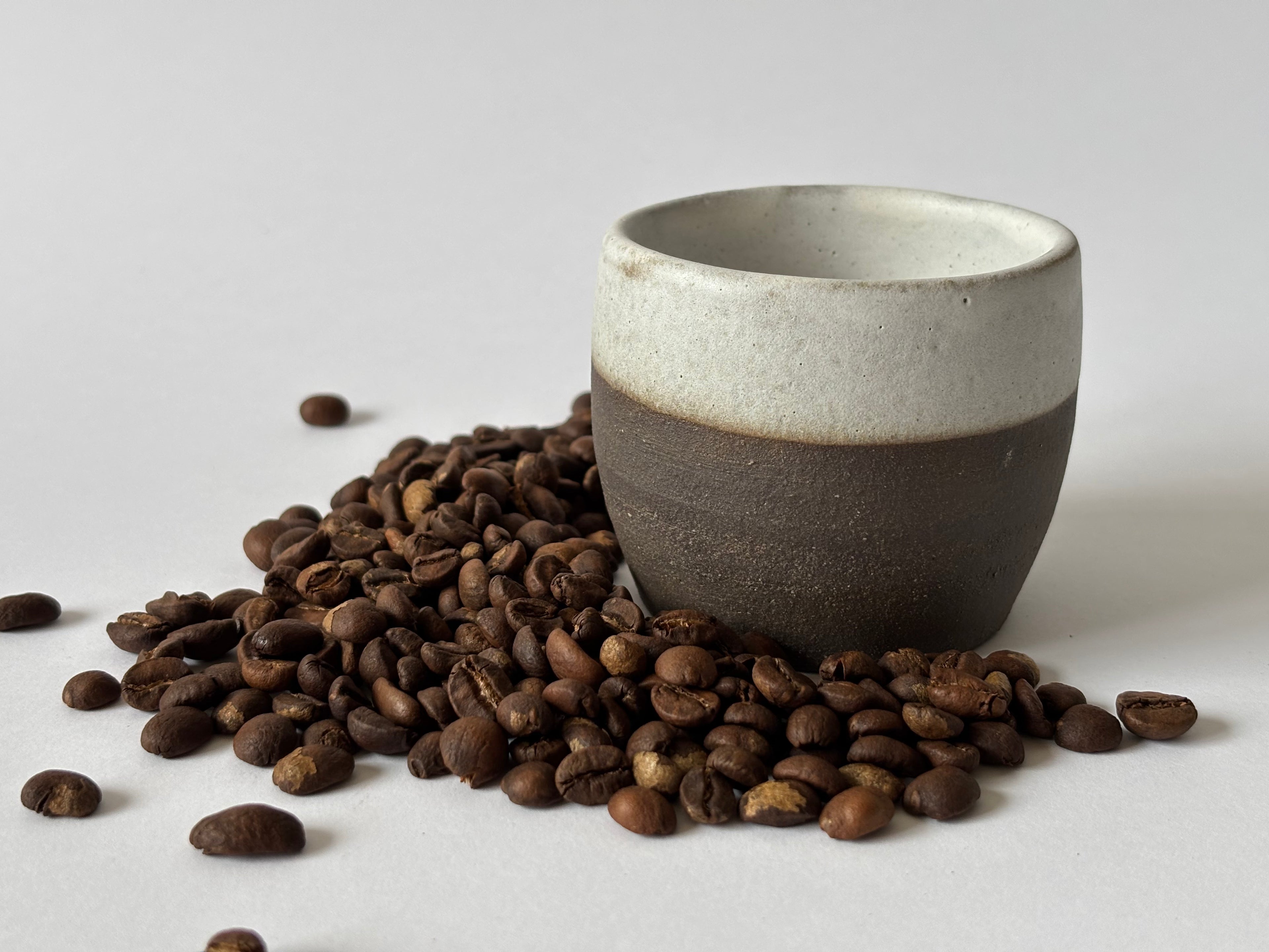 Rinkinys: rudas espresso puodelis ir Brazil kava