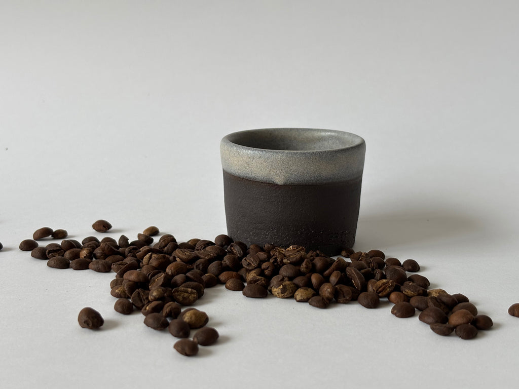 Rinkinys: tamsus espresso puodelis ir Brazil kava