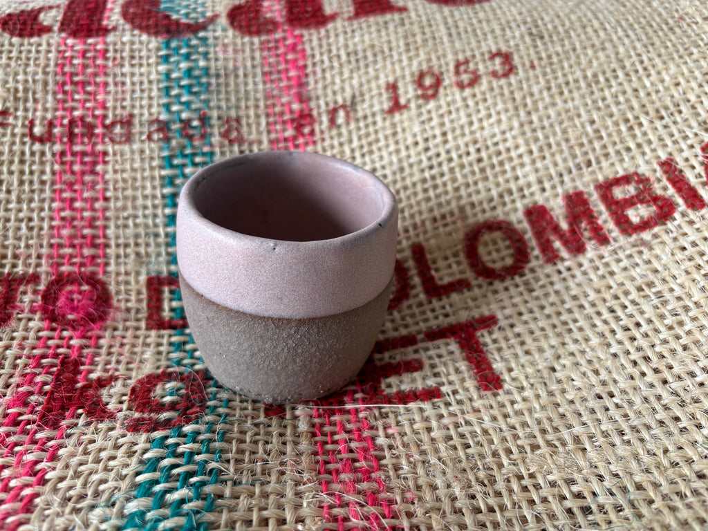 Rinkinys: pilkas espresso puodelis ir Brazil kava